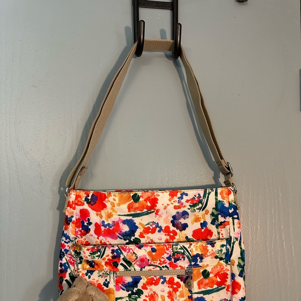Kipling large cream floral crossbody bad with trademark gorilla, EUC